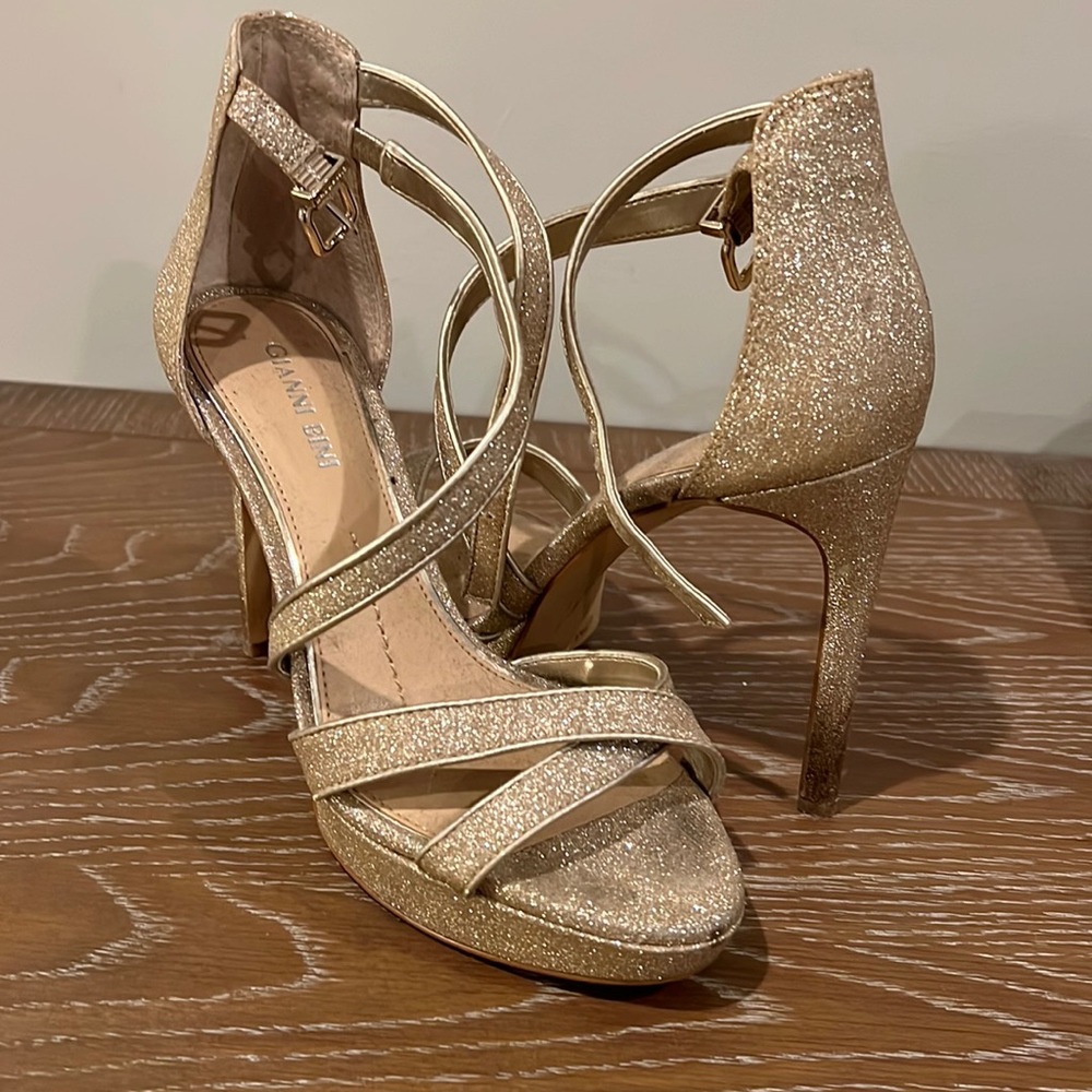 GOLD HEELS!